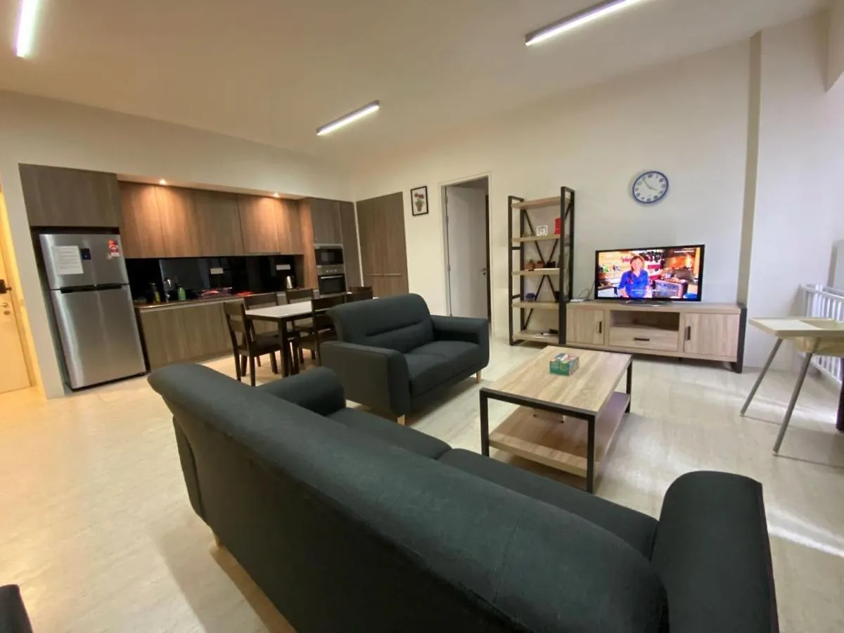 شقة By The Sea Beachfront Penang باتو فيرينغي ماليزيا